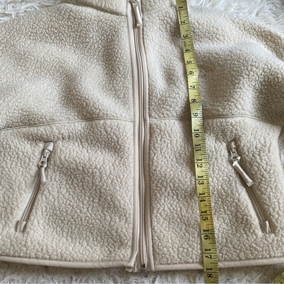 Aritzia TNA Polartec® Thermal Pro™ Mockneck Hi-hip Zip-up - Picture 5 of 7